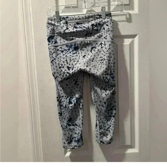 Lululemon Cropped Bundle 2 Leggings Size 4. - Picture 6 of 6